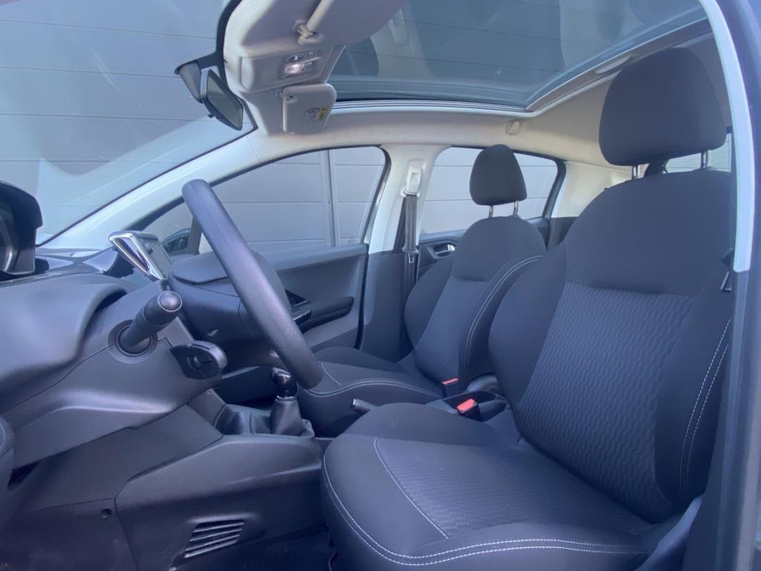Peugeot 208 - Photo 17