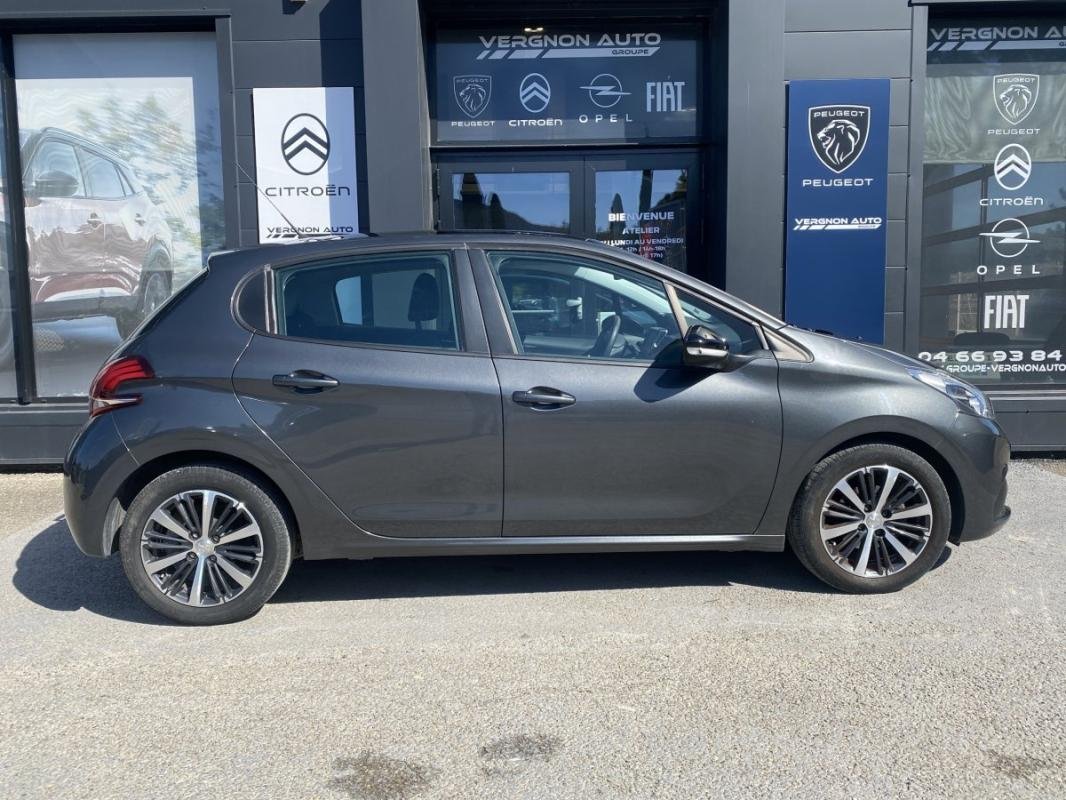Peugeot 208 - Photo 2