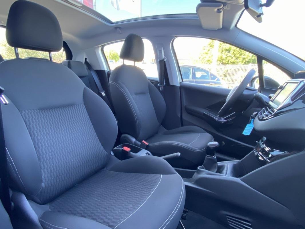 Peugeot 208 - Photo 22