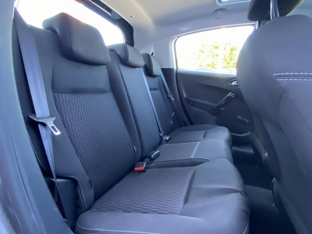 Peugeot 208 - Photo 23