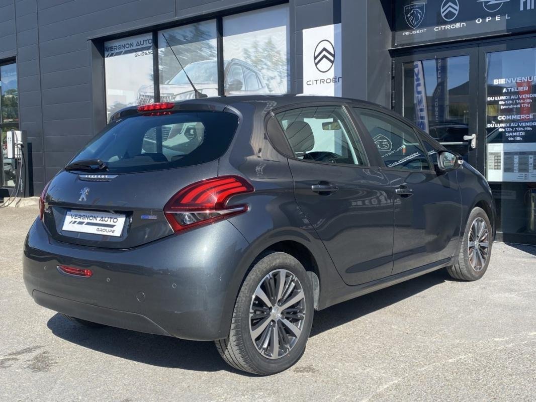 Peugeot 208 - Photo 3