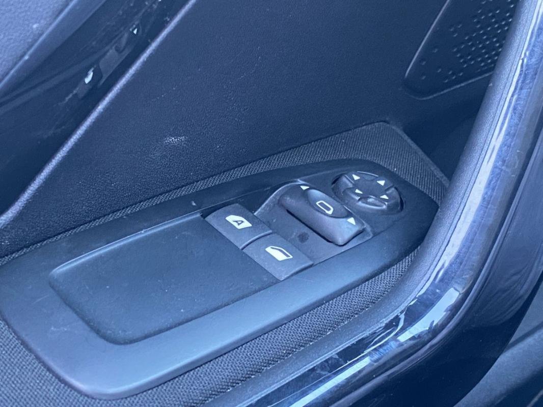 Peugeot 208 - Photo 6