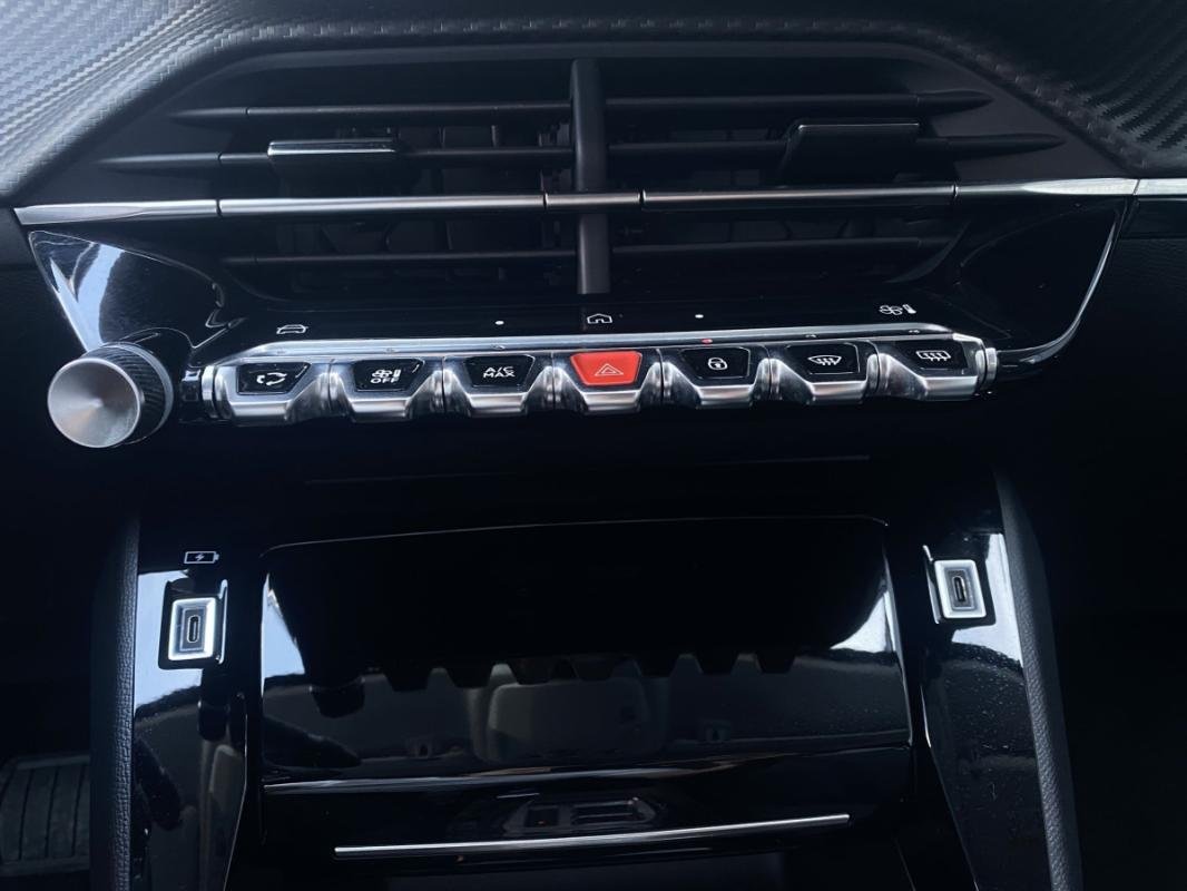 Peugeot 208 - Photo 8