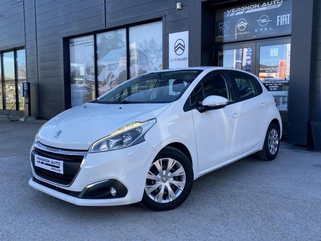 Peugeot 208 - Photo 1