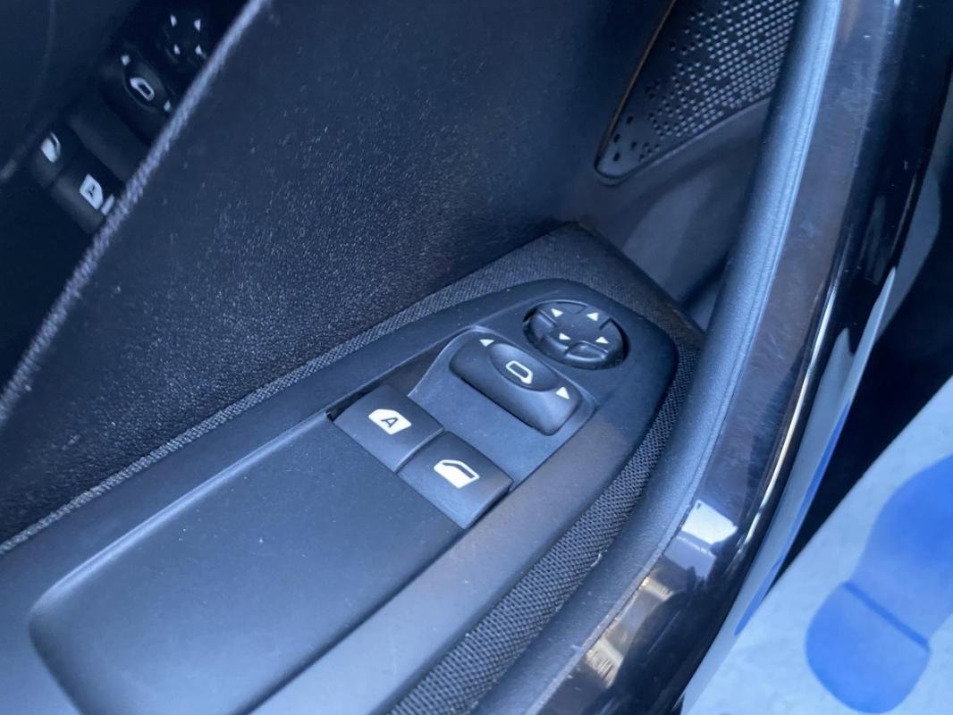 Peugeot 208 - Photo 13