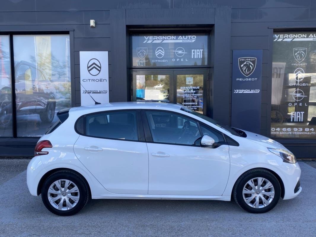 Peugeot 208 - Photo 2