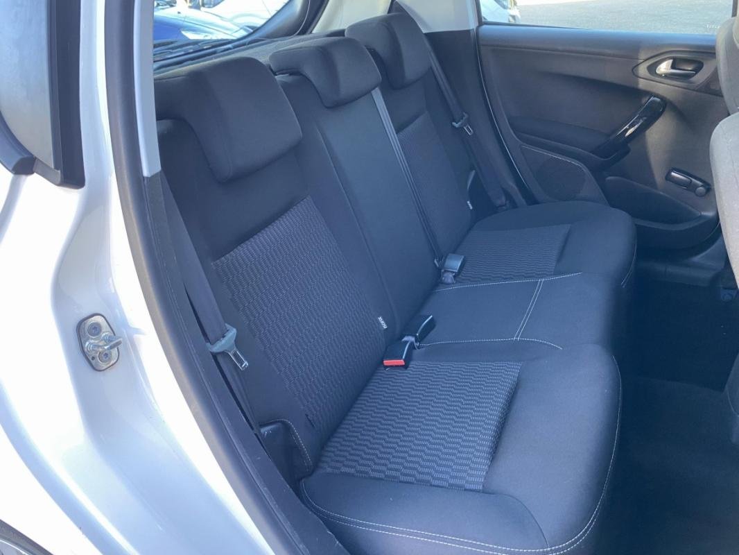 Peugeot 208 - Photo 24