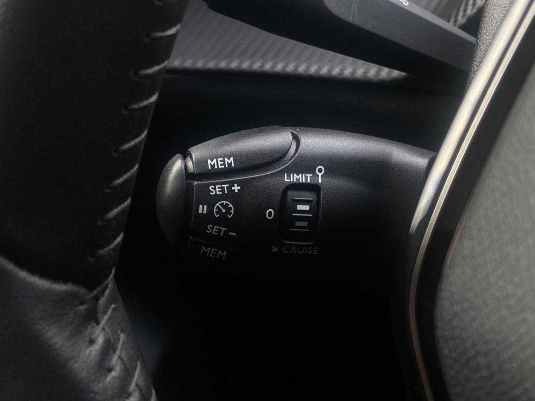 Peugeot 208 - Photo 8