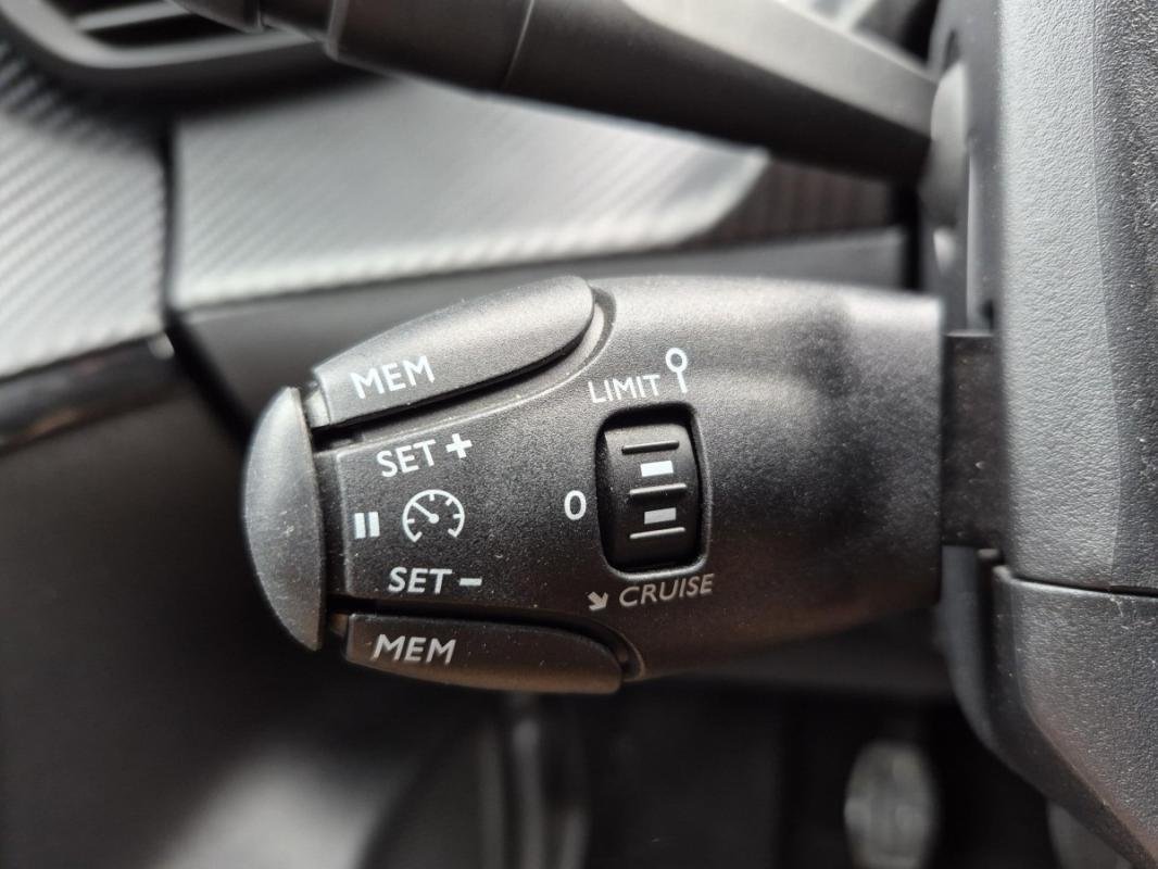Peugeot 208 - Photo 15