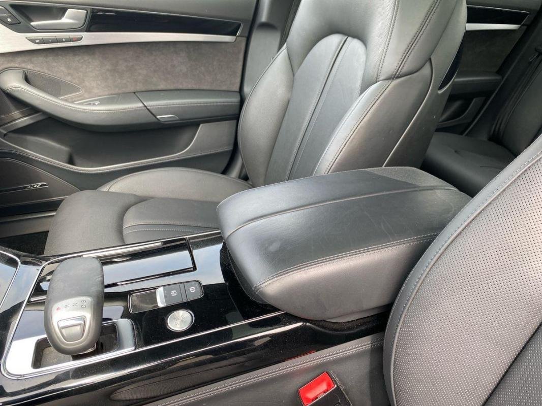 Audi A8 - Photo 12