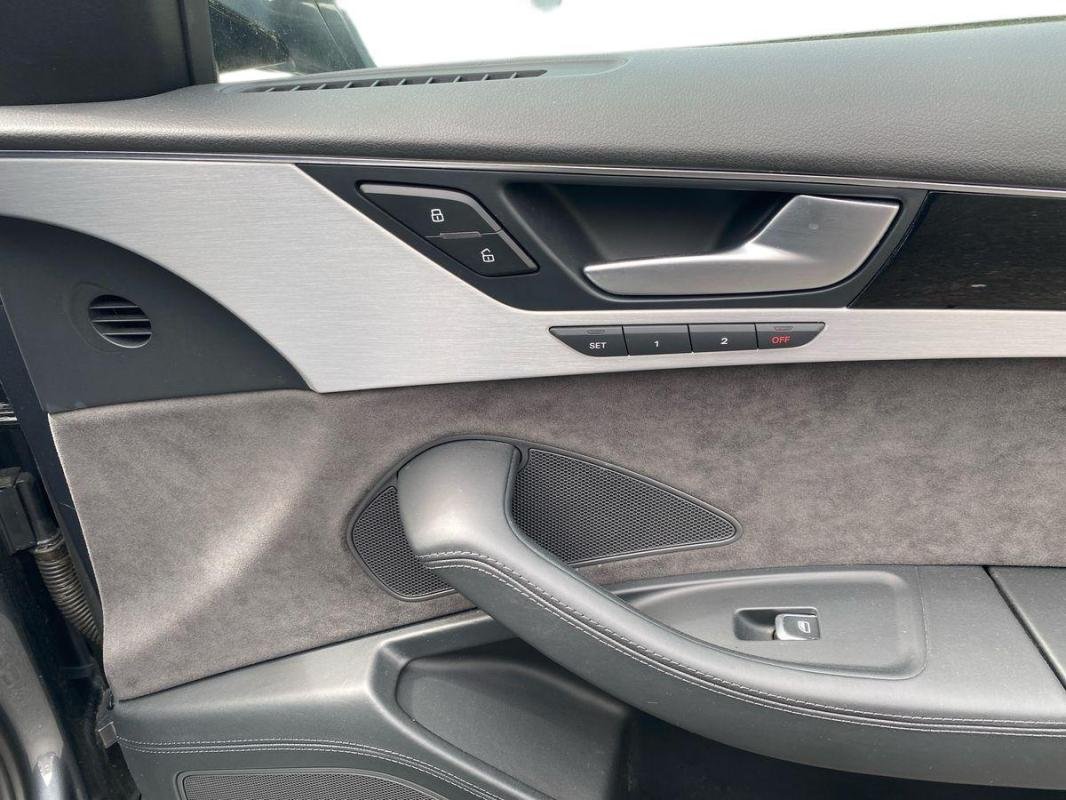Audi A8 - Photo 15