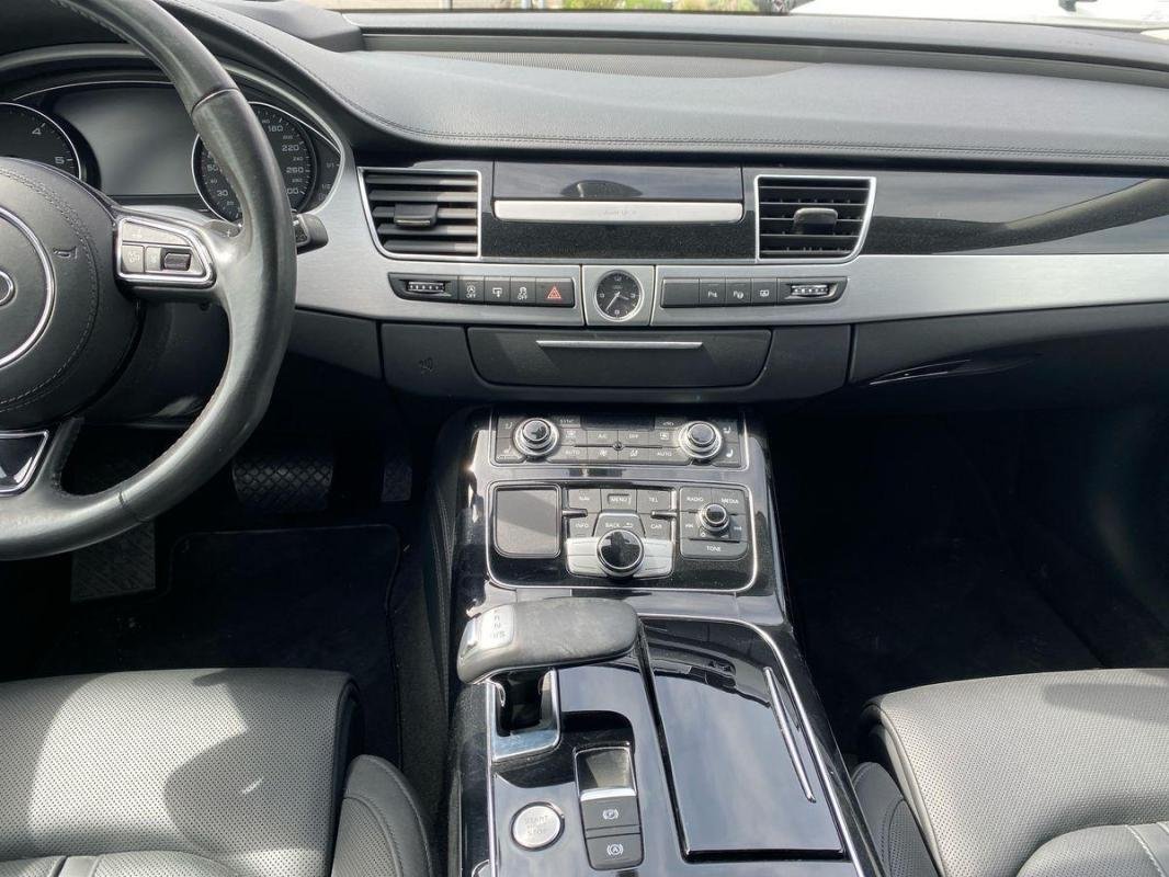 Audi A8 - Photo 10