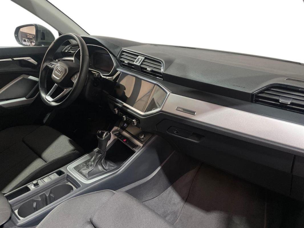Audi Q3 - Photo 13
