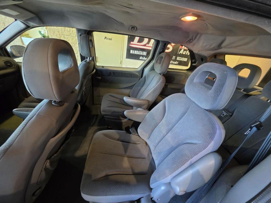 Chrysler Voyager - Photo 15