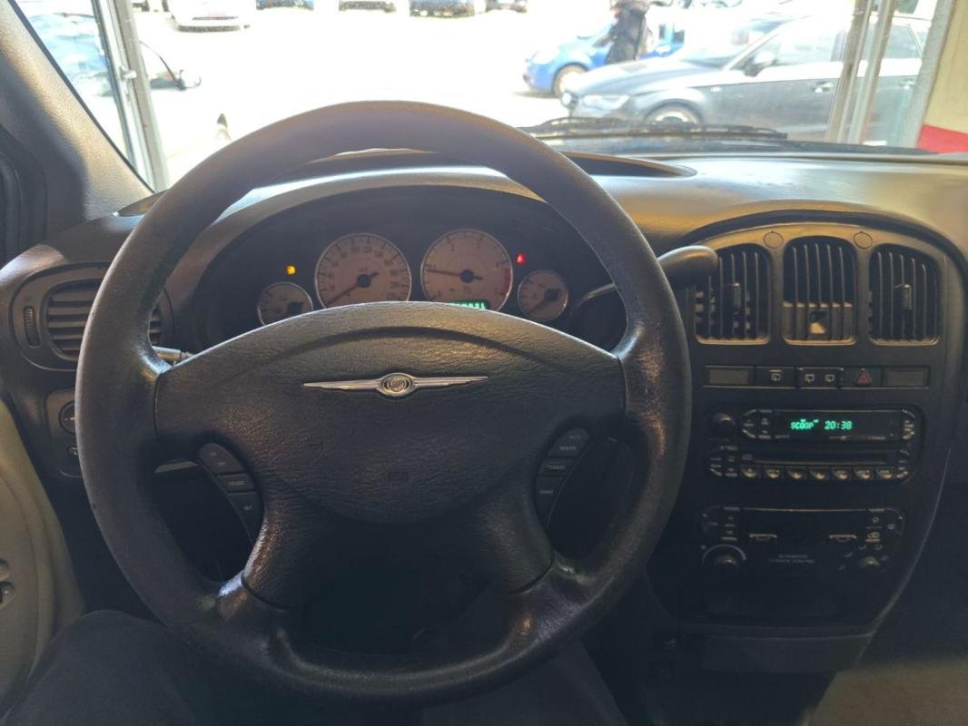 Chrysler Voyager - Photo 17