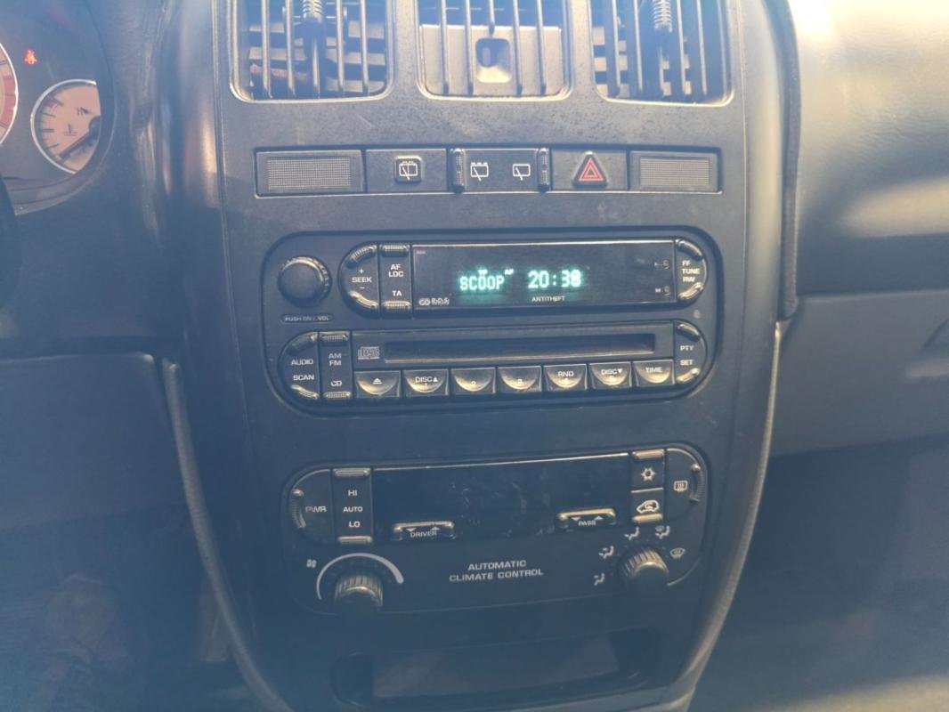 Chrysler Voyager - Photo 18