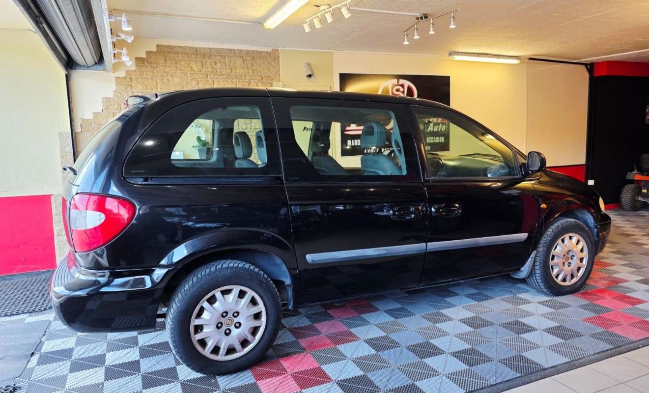 Chrysler Voyager - Photo 2