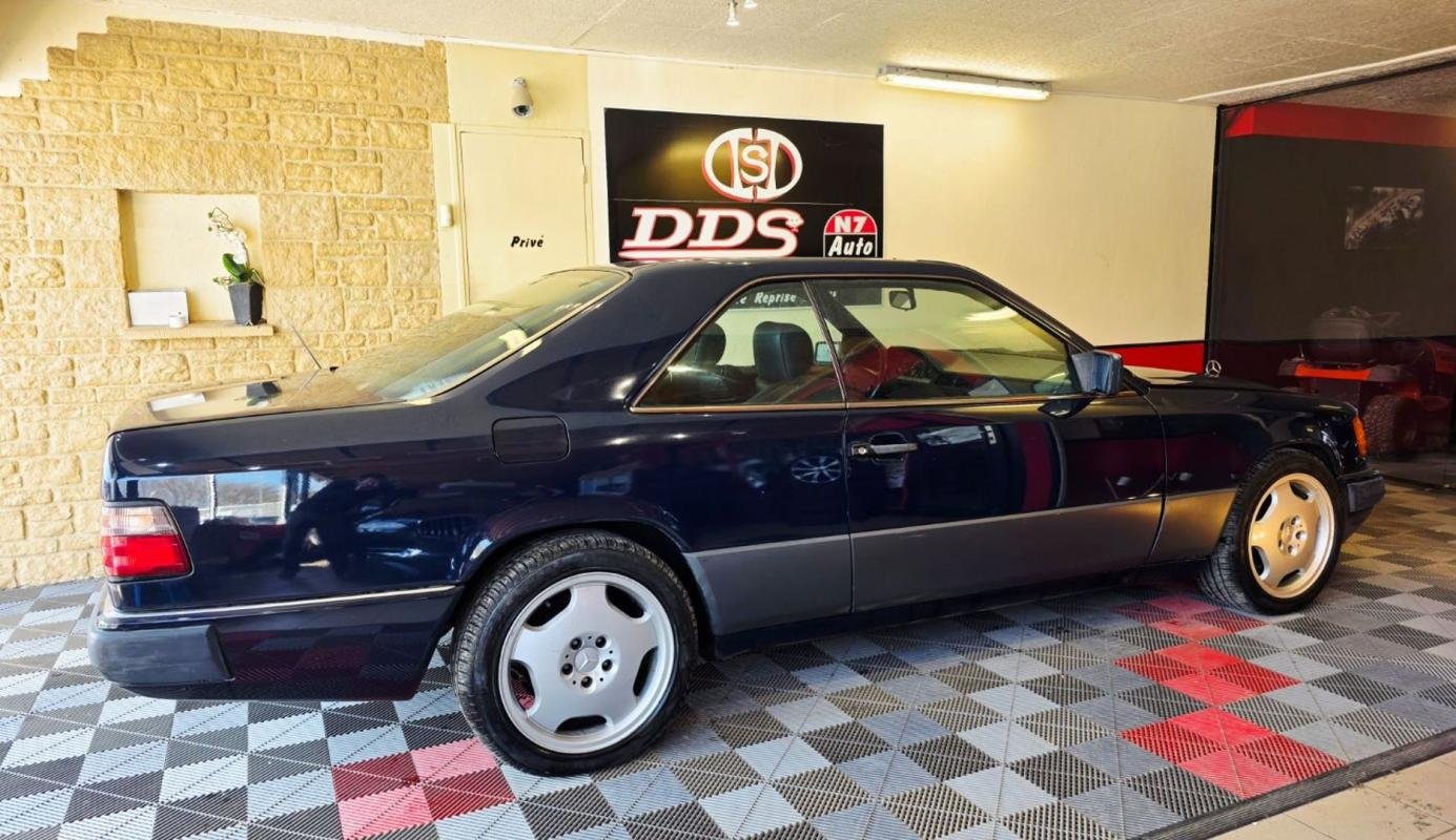 Mercedes 300 - Photo 1