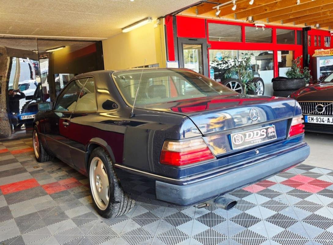 Mercedes 300 - Photo 11