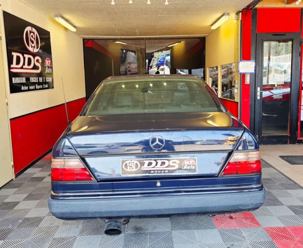 Mercedes 300 - Photo 12