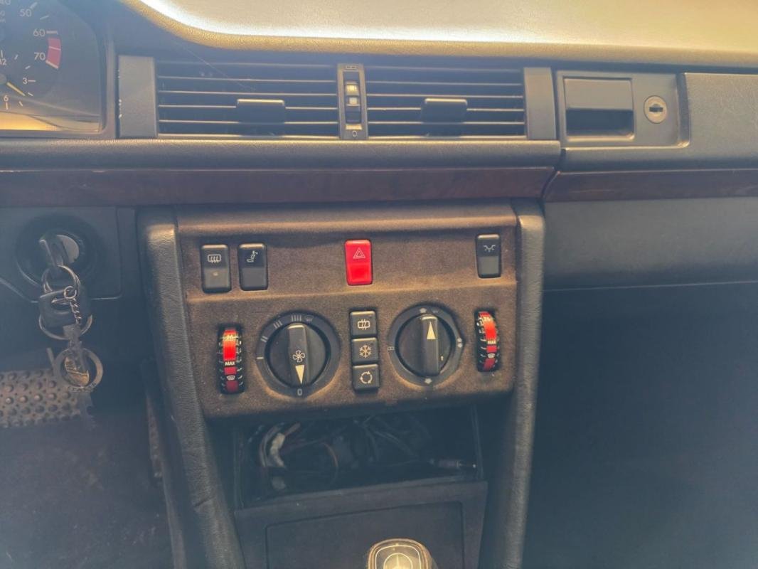 Mercedes 300 - Photo 18