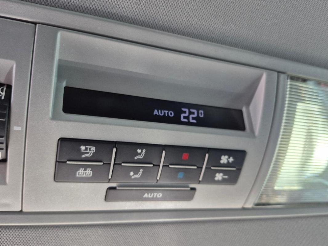 Volkswagen Caravelle - Photo 30