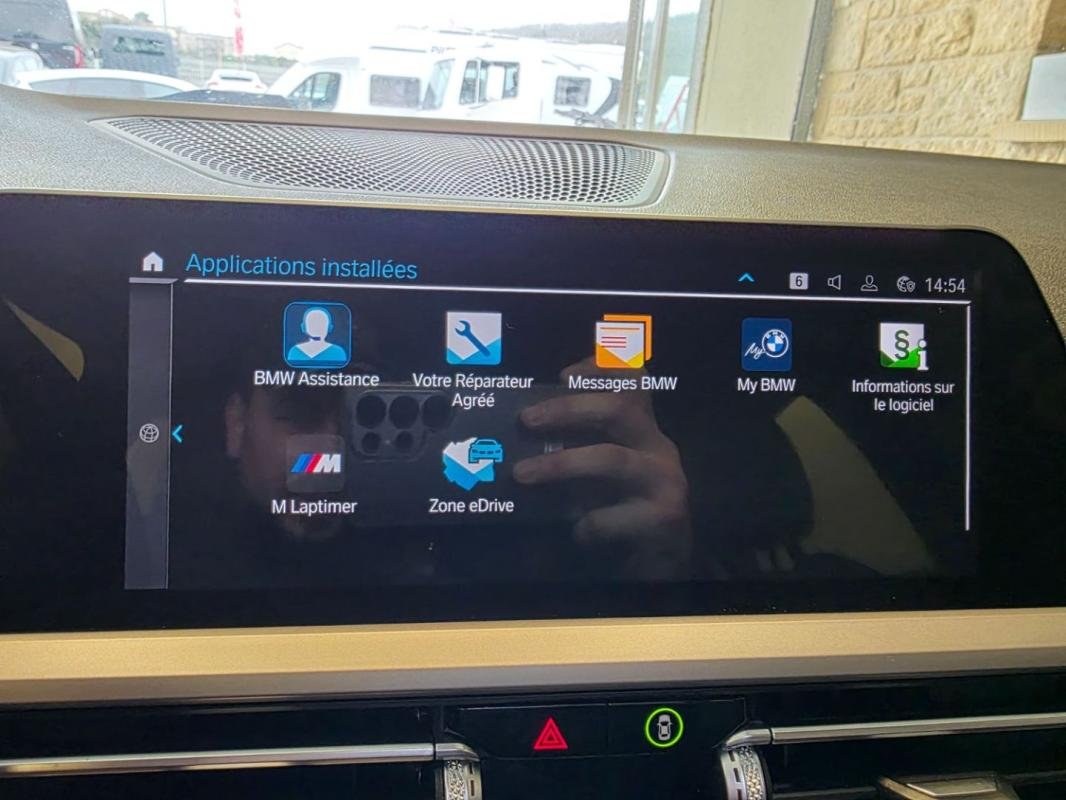 BMW 330e - Photo 11