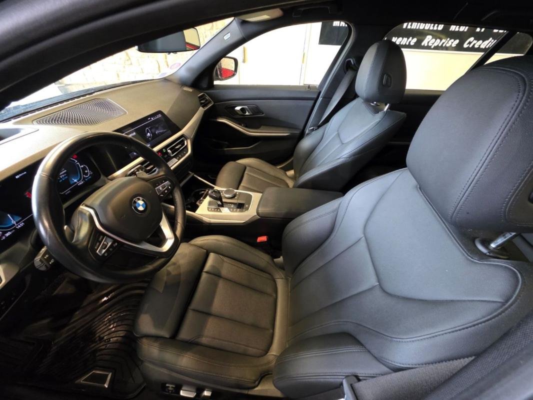 BMW 330e - Photo 18