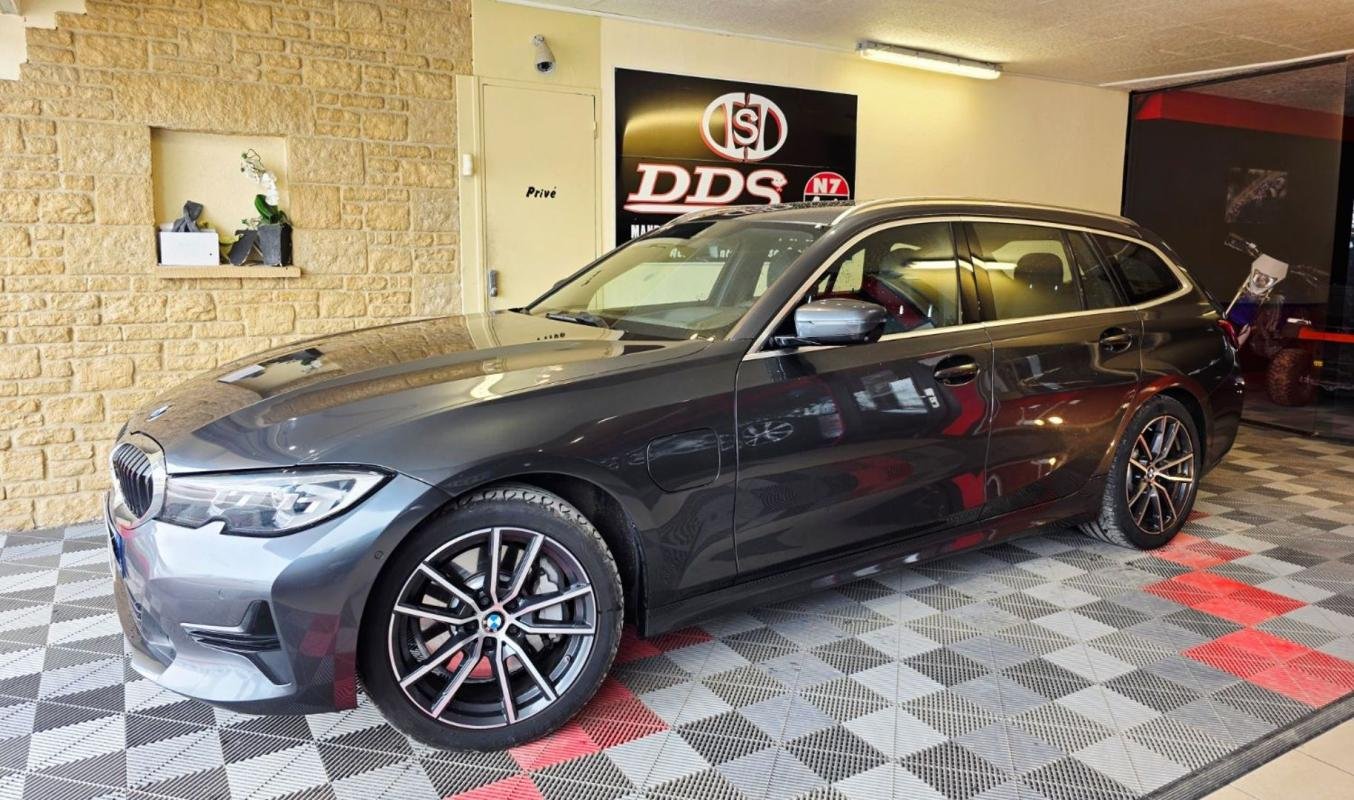 BMW 330e - Photo 4
