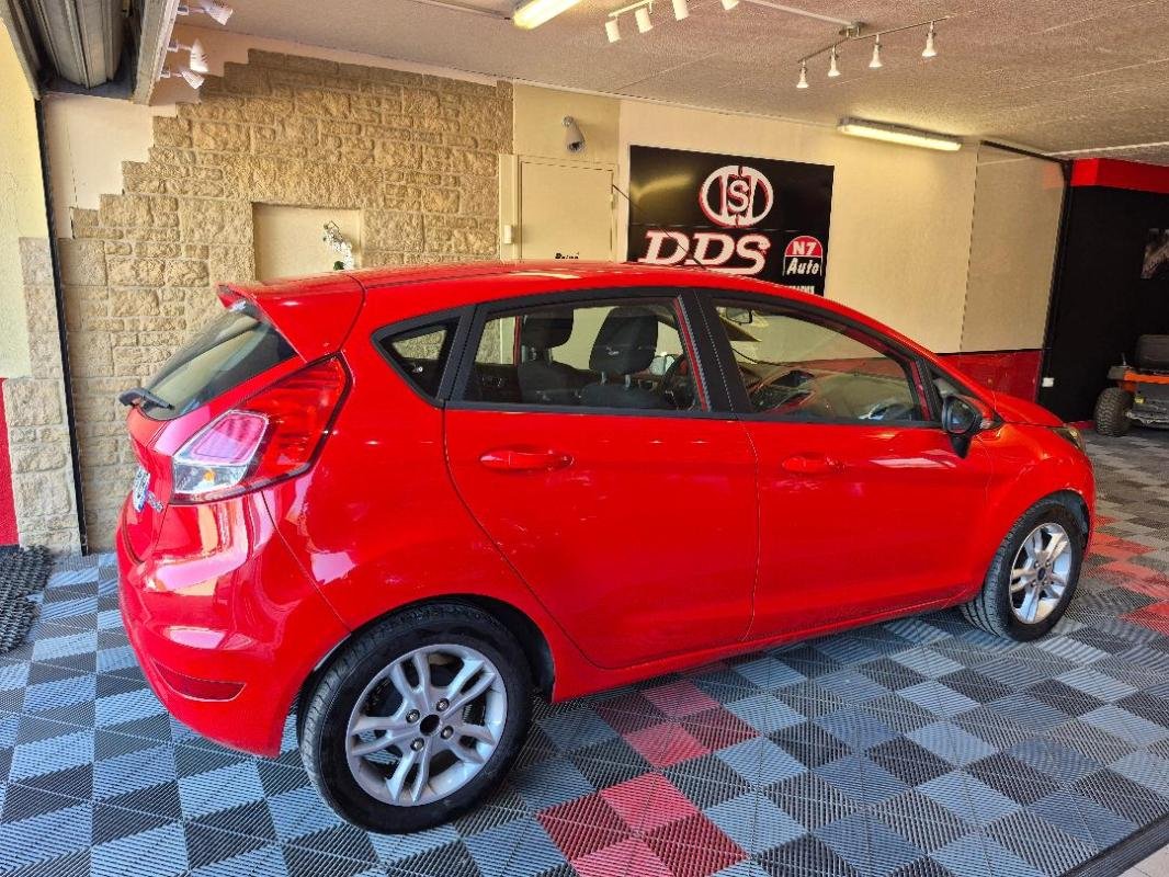 Ford Fiesta - Photo 2
