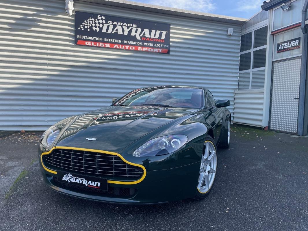 Aston Martin V8 Vantage - Photo 1