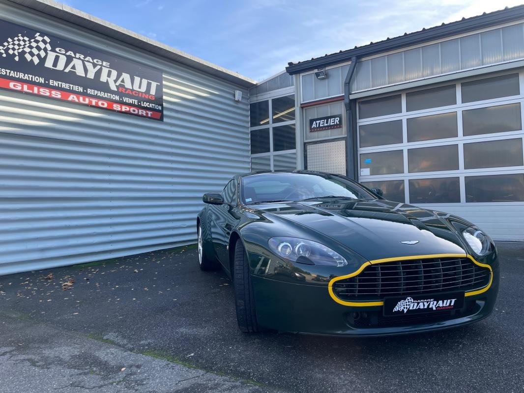 Aston Martin V8 Vantage - Photo 2