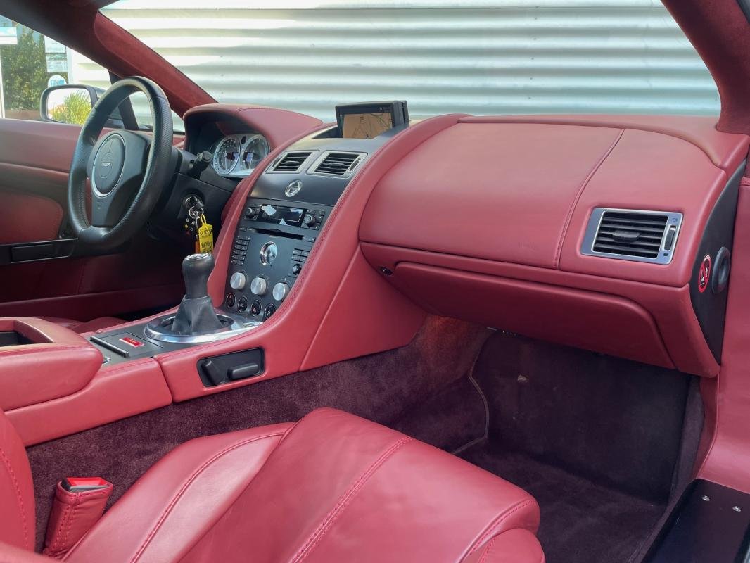 Aston Martin V8 Vantage - Photo 9