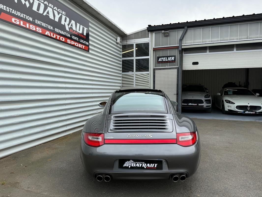 Porsche 911 - Photo 16