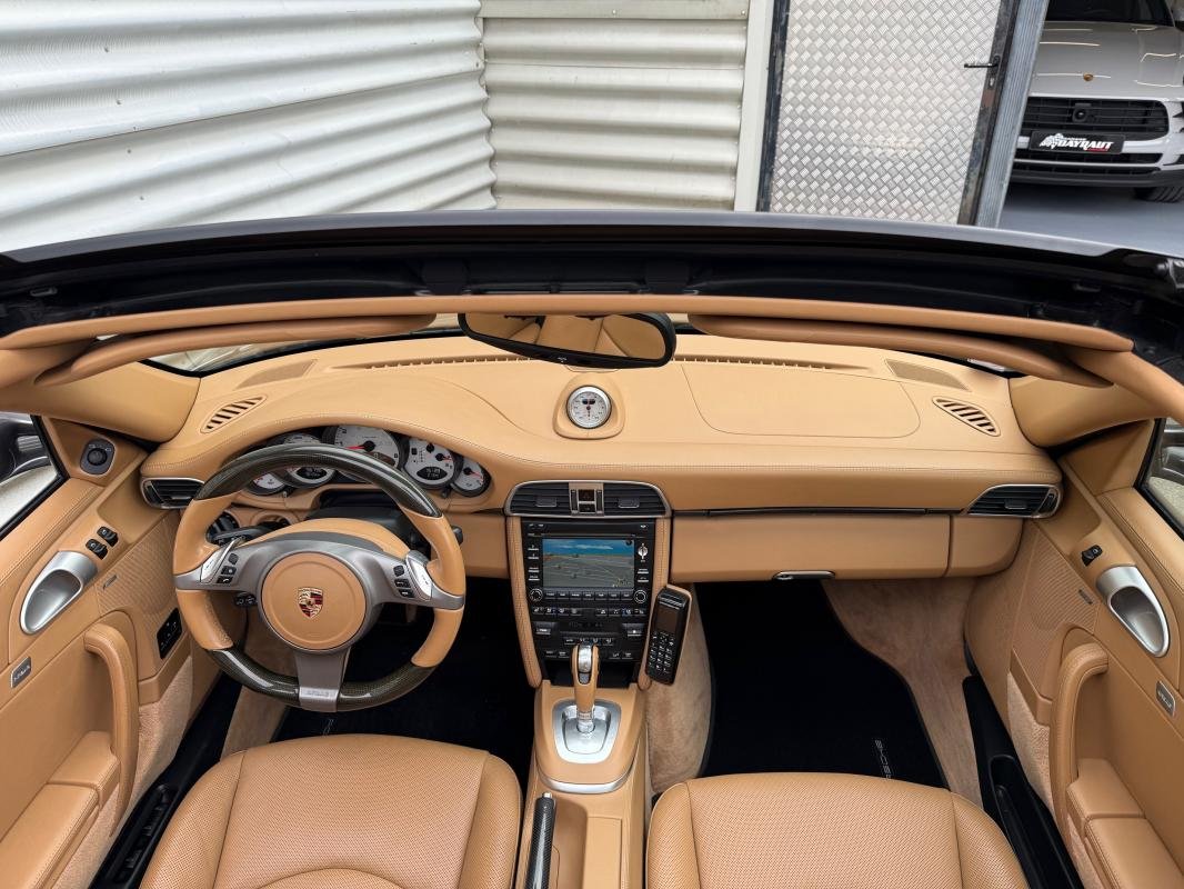 Porsche 911 - Photo 18