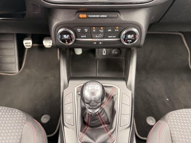 Ford Focus - Photo 12