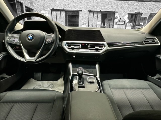 BMW Série 3 - Photo 11