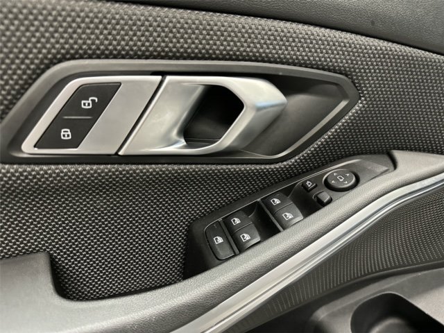 BMW Série 3 - Photo 16