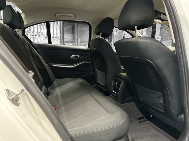 BMW Série 3 - Photo 18
