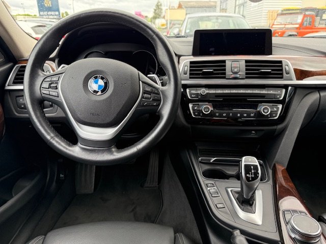 BMW Série 3 - Photo 12