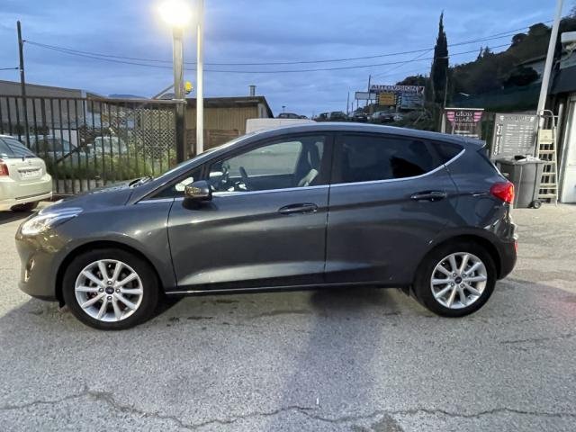 Ford Fiesta - Photo 2