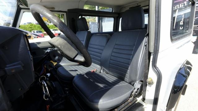 Land Rover Defender - Photo 13