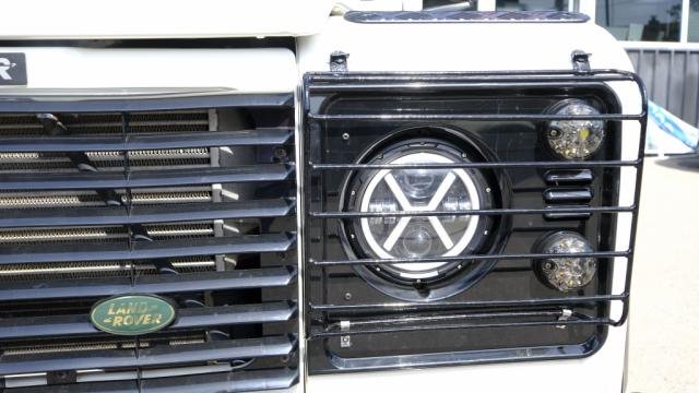 Land Rover Defender - Photo 16
