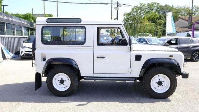 Land Rover Defender - Photo 2