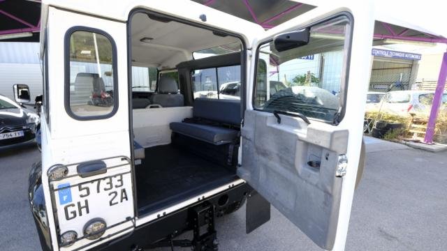 Land Rover Defender - Photo 37