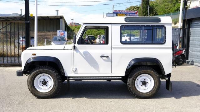 Land Rover Defender - Photo 6