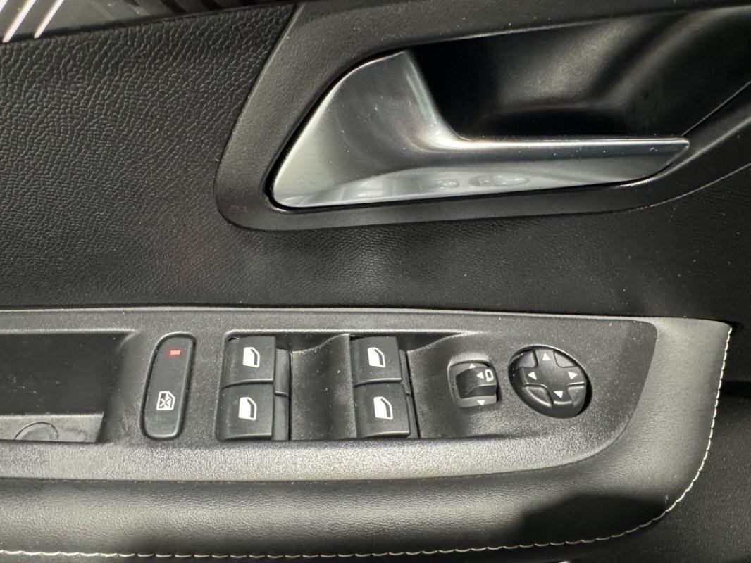 Peugeot 208 - Photo 11