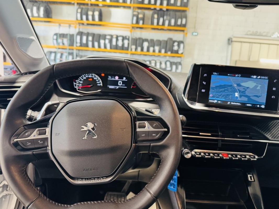 Peugeot 208 - Photo 12