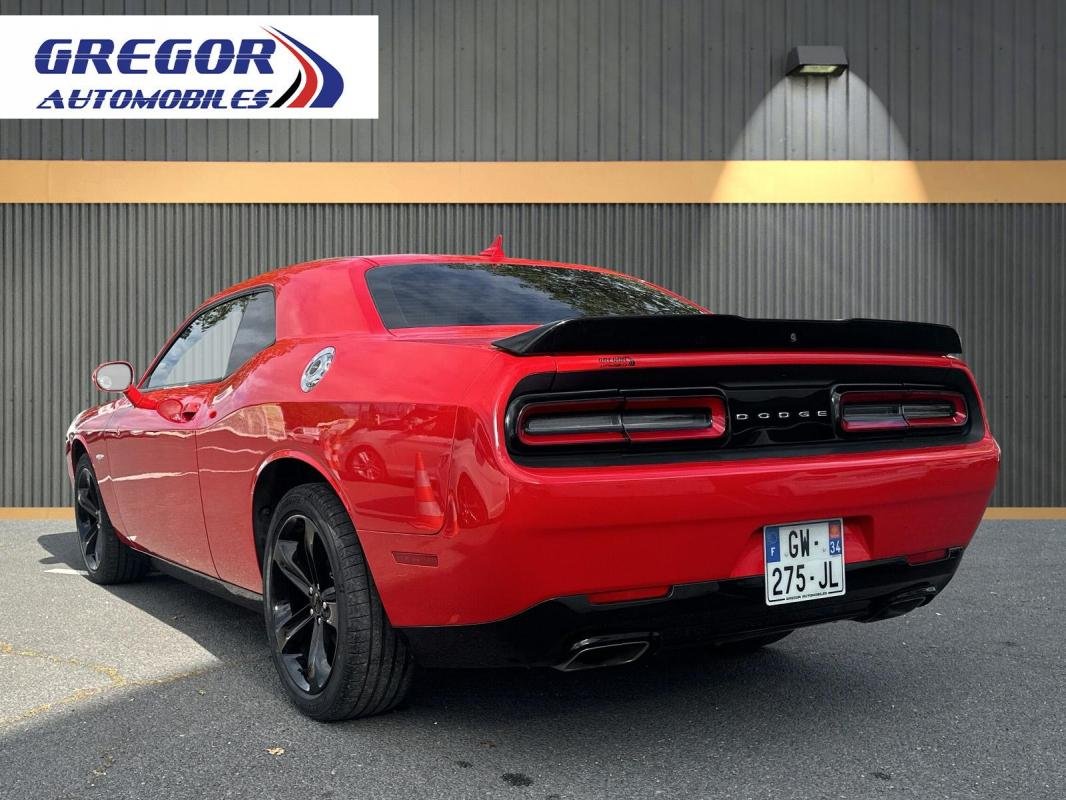 Dodge Challenger - Photo 2