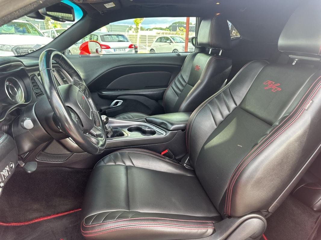 Dodge Challenger - Photo 5